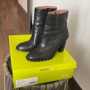 Gianni Bini Size 9 Black Booties